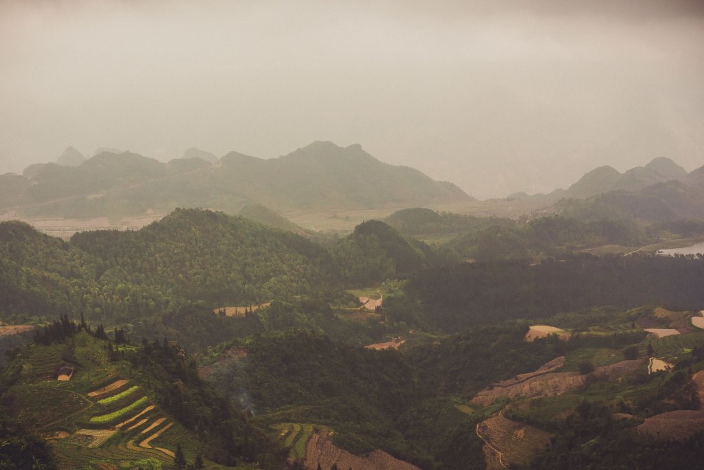 Vue sur les rizières et la vallée