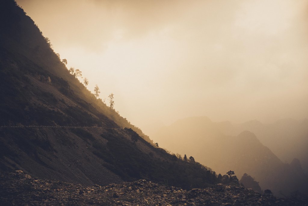 Coucher de soleil dans les montagnes d'Ha Giang