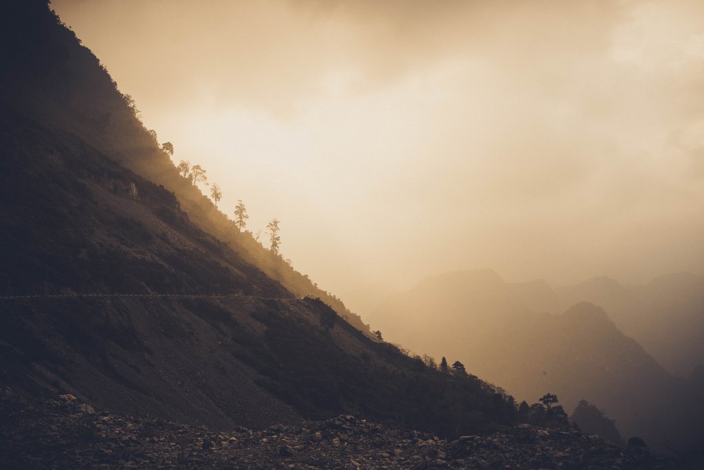 Coucher de soleil dans les montagnes d'Ha Giang