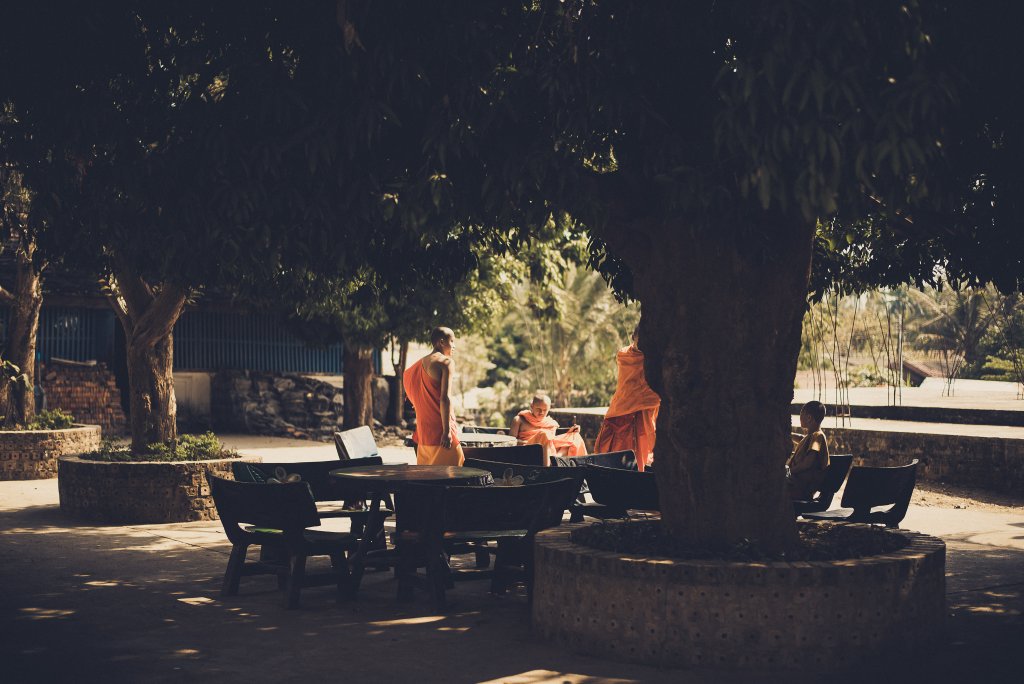 Jeunes moines dans un monastère