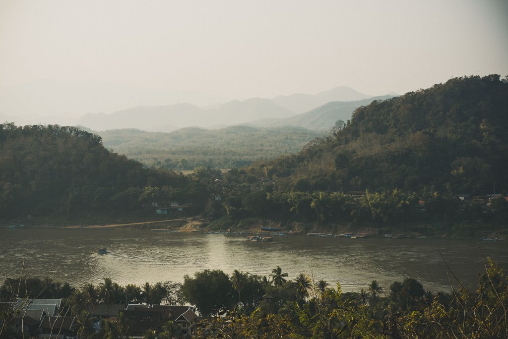 Vue sur le fleuve à Louang Prabang