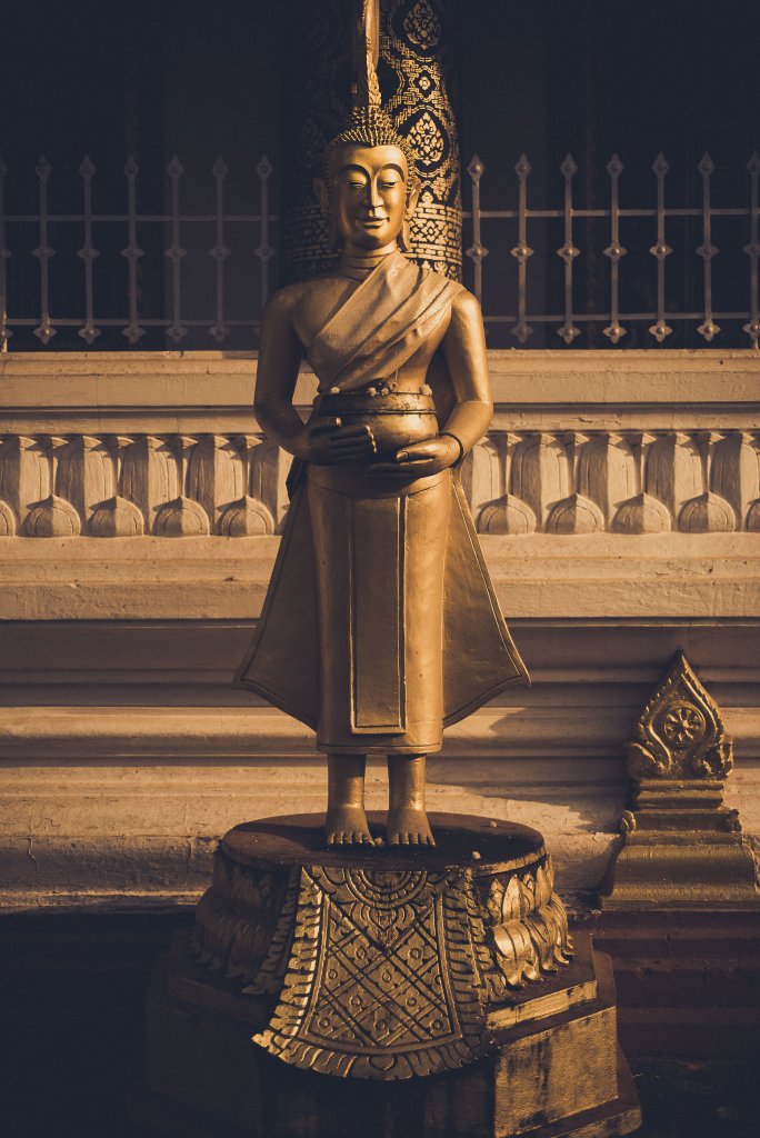 Statue dorée de Bouddha
