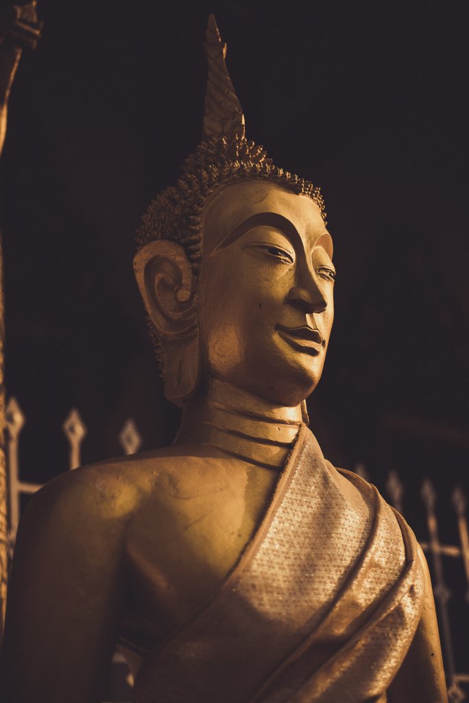 Statue dorée de Bouddha