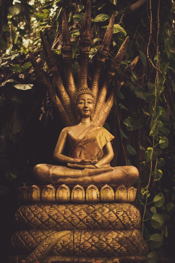 Statue dorée de Bouddha