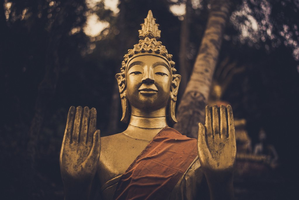 Statue dorée de Bouddha