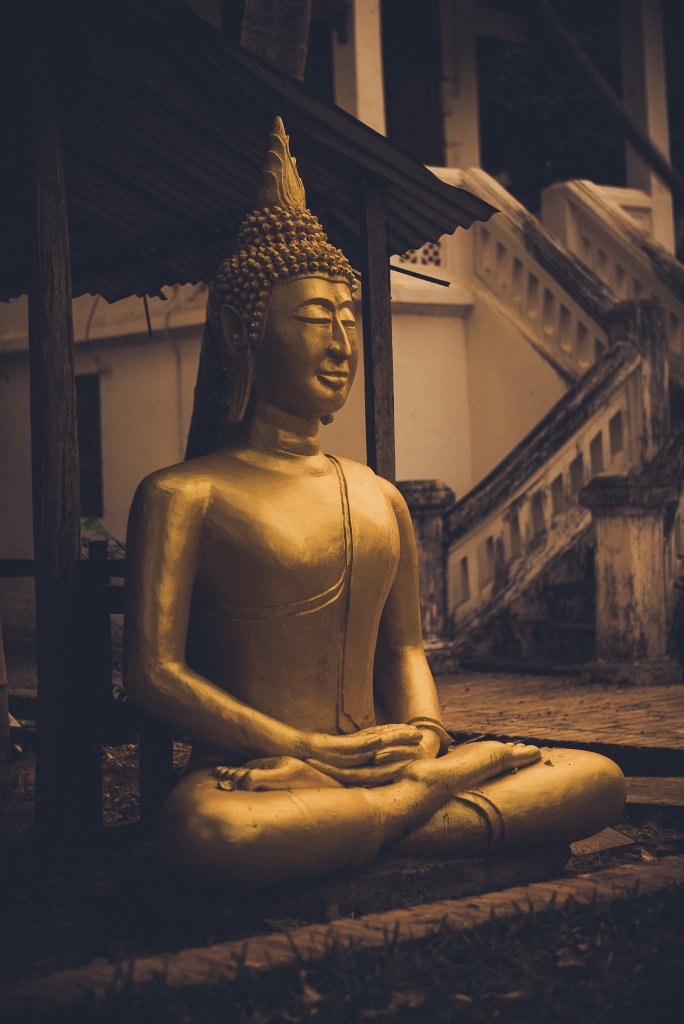 Statue dorée de Bouddha