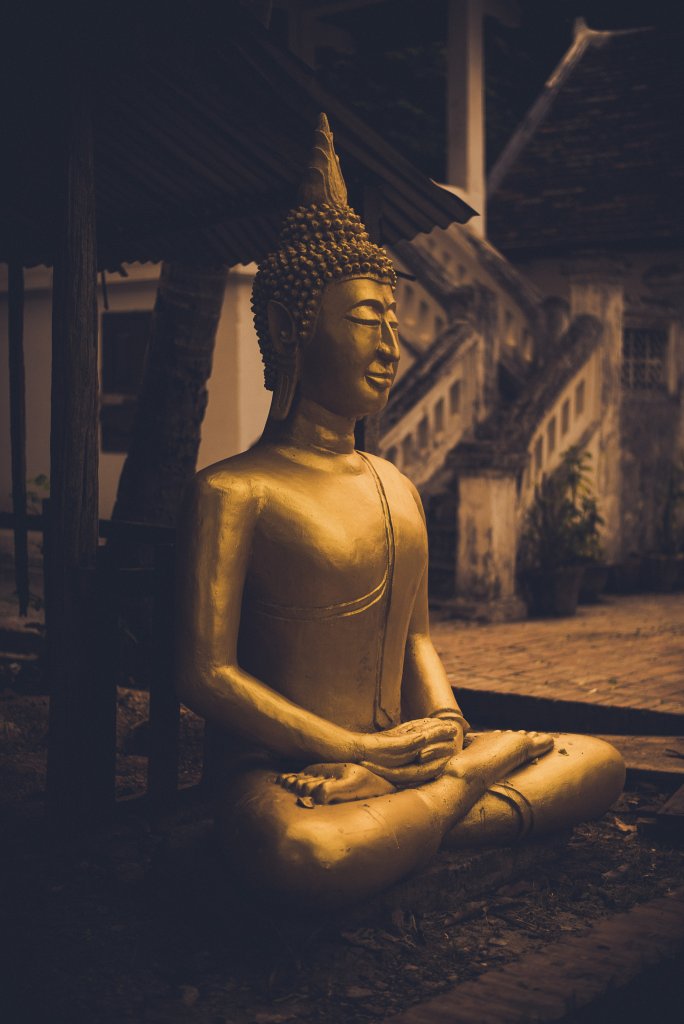 Statue dorée de Bouddha