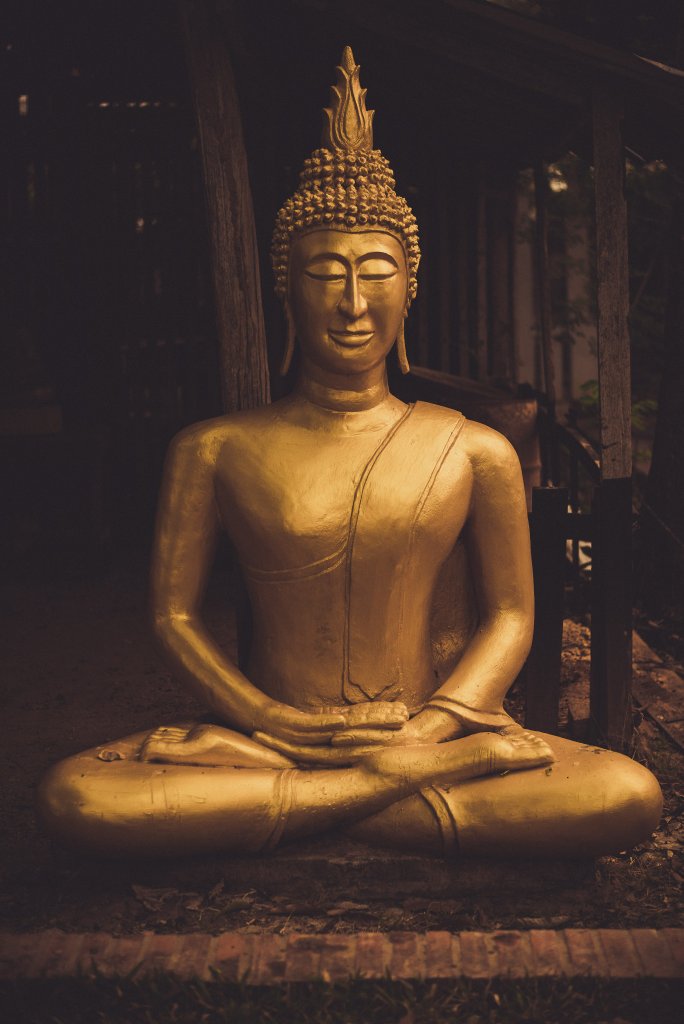 Statue dorée de Bouddha