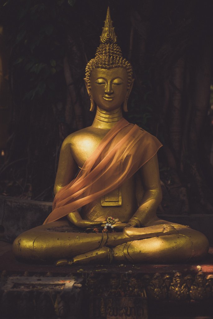 Statue dorée de Bouddha