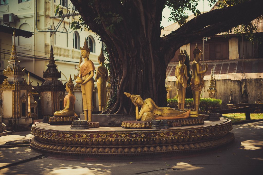 Statue dorée de Bouddha