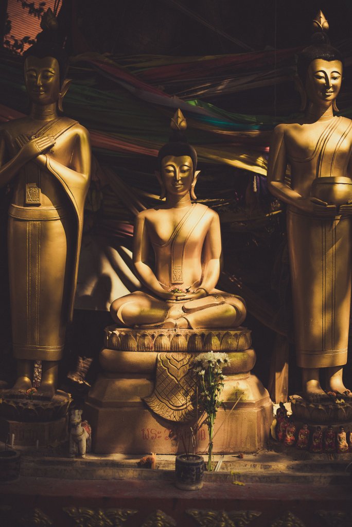 Statue dorée de Bouddha