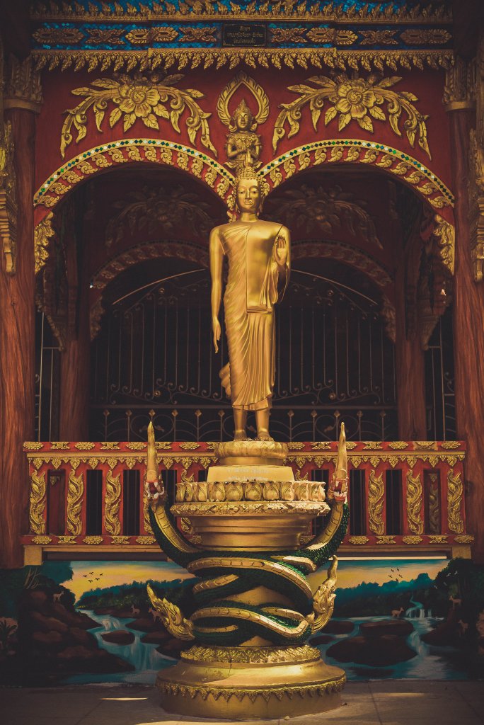 Statue dorée de Bouddha